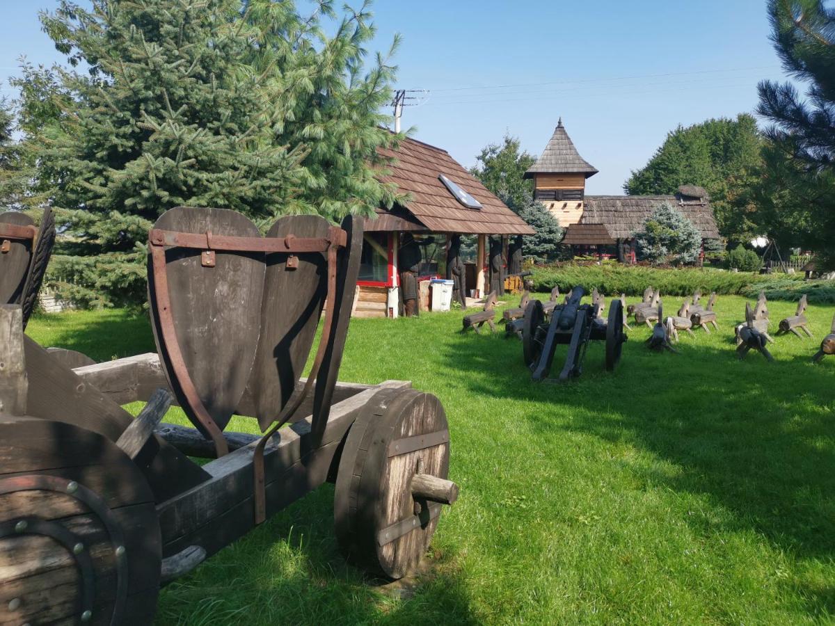 Hotel Gród Pędzików Chęciny Exterior foto