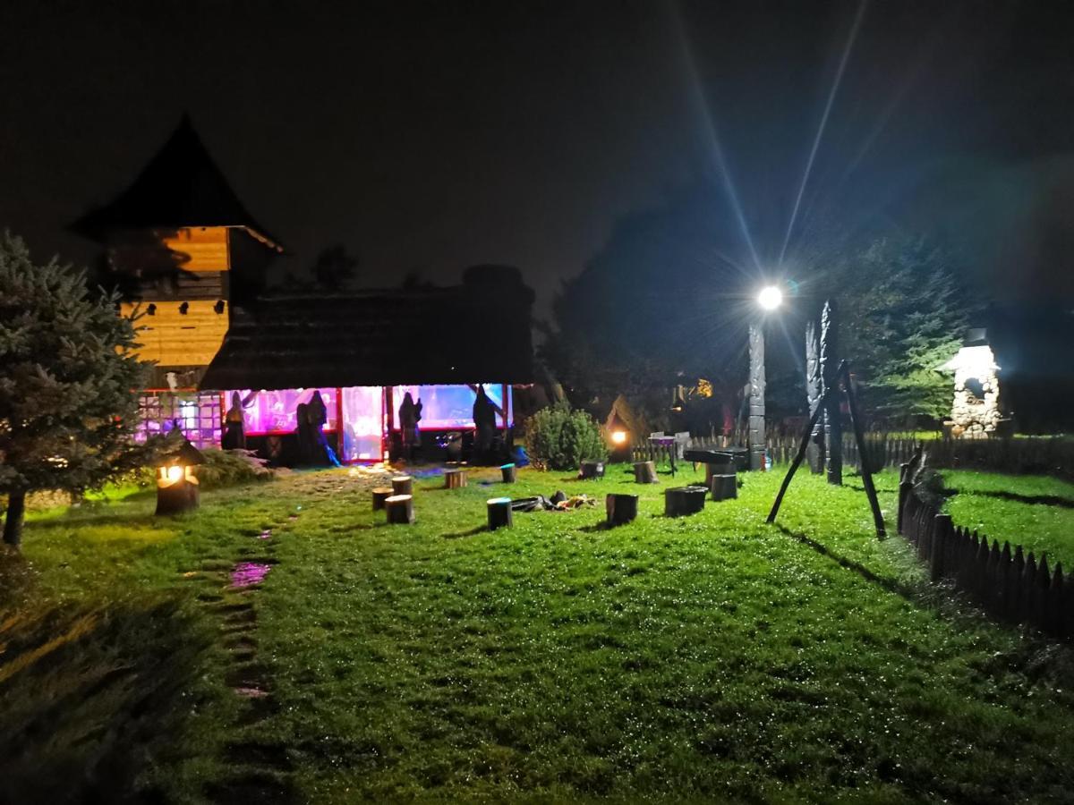 Hotel Gród Pędzików Chęciny Exterior foto